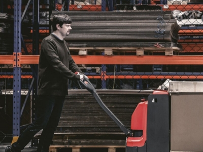 Transpalettes Électriques : La Solution idéale pour optimiser la manutention en entreprise