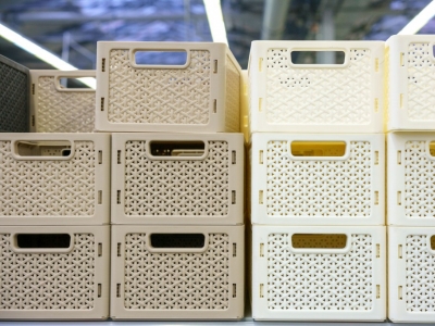 Bacs gerbables vs emboîtables : quelle solution de stockage choisir ?