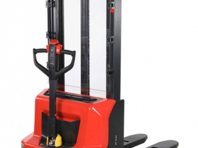 Optimisez votre entrepôt avec les gerbeurs électriques : performances et avantages