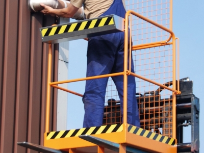 Les Nacelles de Travail pour Chariot Élévateur : Sécurité, Efficacité et Règlementation